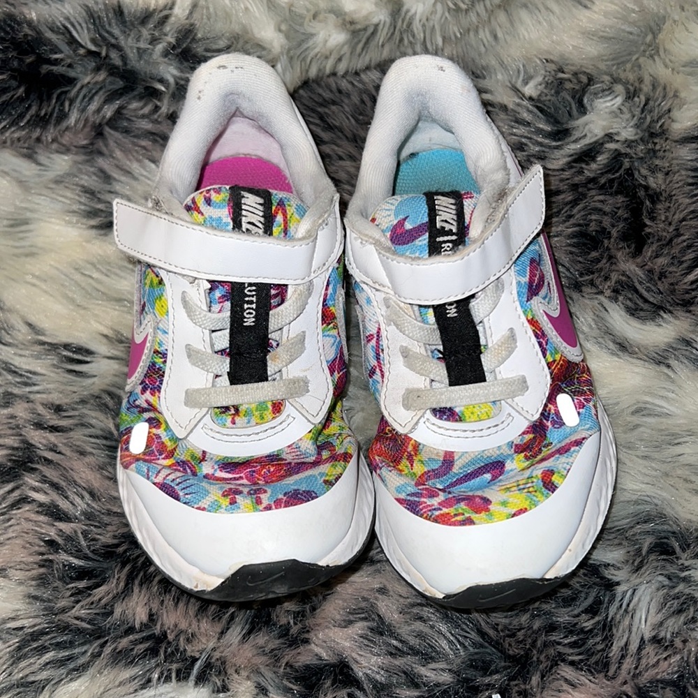 Nike revolutions